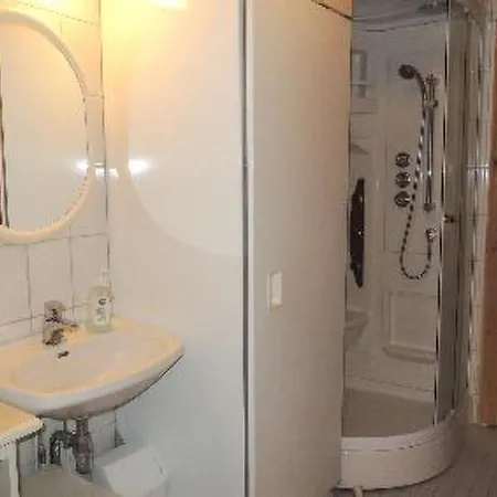 Holiday Karjalan Heili 4 度假居 Kolinkylä